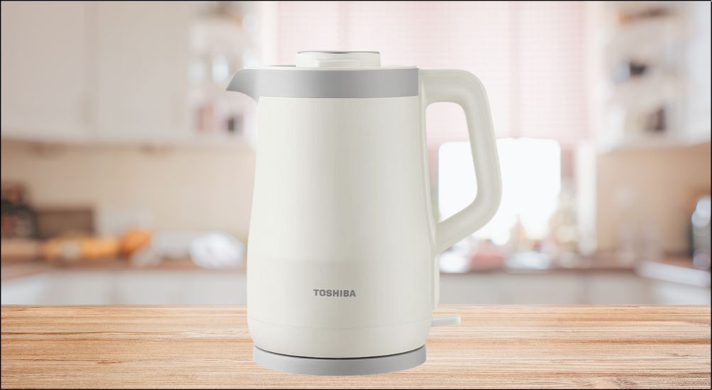 Bình đun siêu tốc Toshiba 1.5 lít KT-15DRTVN(W) với dung tích 1.5L phù hợp cho nhu cầu sử dụng của gia đình nhỏ 2-4 người hoặc cá nhân