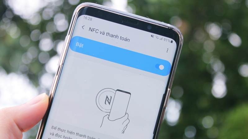 Muốn biết máy có NFC không? Vào Cài đặt hoặc kéo thanh thông báo để tìm biểu tượng NFC nhé!