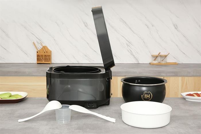 Nồi cơm cao tần Sunhouse Mama 1.5 lít SHD8827 có thiết kế sang trọng, sử dụng công nghệ từ IH giúp nấu cơm nhanh và ngon