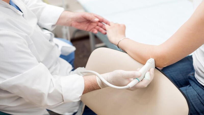 Siêu âm vùng khuỷu tay sẽ giúp kiểm tra các tổn thương mô mềm