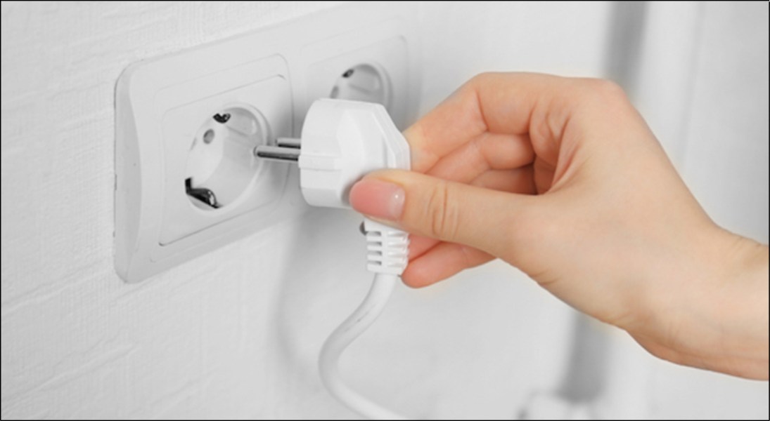 Trước khi thực hiện bất kỳ thao tác nào, hãy rút phích cắm ra khỏi ổ điện để đảm bảo an toàn tuyệt đối