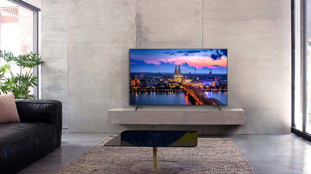 Android Tivi Aqua FHD 43 inch AQT43K800FG có thiết kế tràn viền, mỏng và chân đế chữ V úp ngược chắc chắn