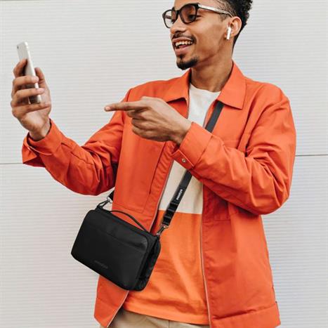 Túi đeo chéo Innostyle FlexiCarry Crossbody Sling FC22BLK Màu Đen