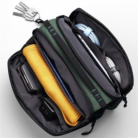 Túi đeo chéo Innostyle FlexiCarry Crossbody Sling FC22GN Màu Xanh lá nhạt