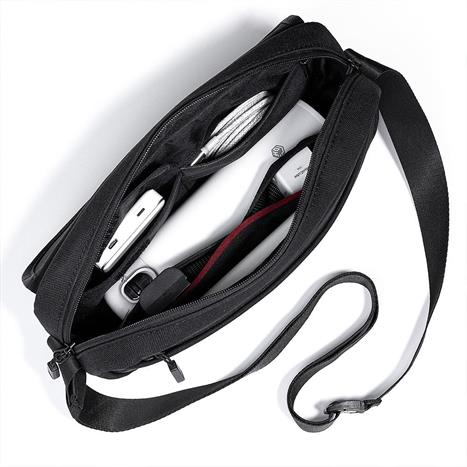 Túi đeo chéo Innostyle VersalSling Crossbody Bag S2101BRY Màu Đen - Đỏ