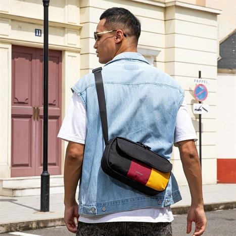 Túi đeo chéo Innostyle VersalSling Crossbody Bag S2101BRY Màu Đen - Đỏ