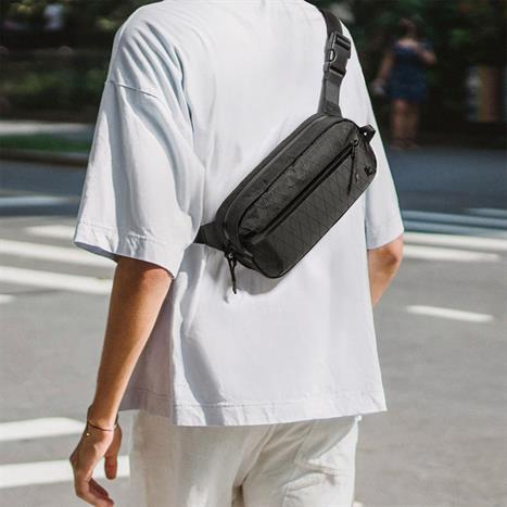 Túi đeo chéo Tomtoc Aviator RFID Sling Bag T35M1D1 Màu Đen