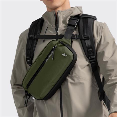 Túi đeo chéo Tomtoc Aviator RFID Sling Bag T35M1T1 Màu Xanh lá