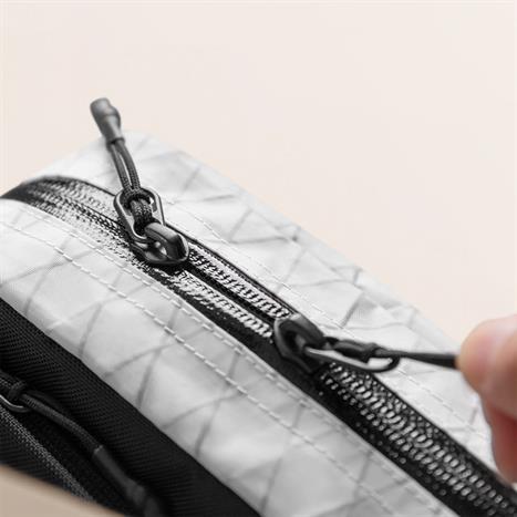 Túi đeo chéo Tomtoc Aviator RFID Sling Bag T35M1W1 Màu Trắng