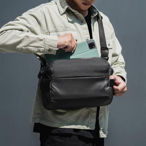 Túi đeo chéo Tomtoc Urban Cordura Sling Bag T21M1D1 Màu Đen