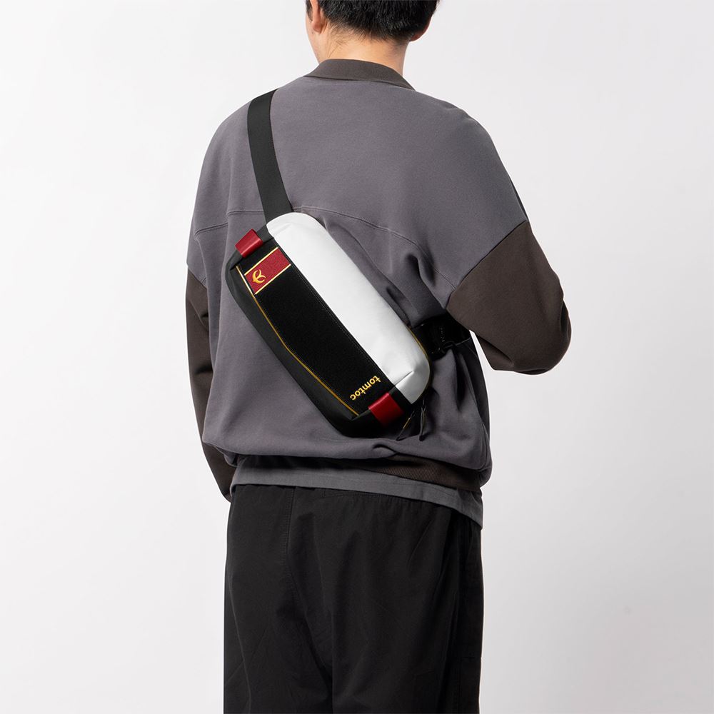 Túi đeo chéo Tomtoc Royal Order Sling Bag T21S1D1MH Màu Đen