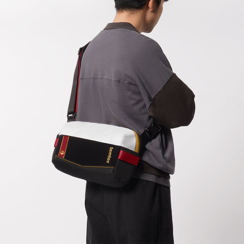 Túi đeo chéo Tomtoc Royal Order Sling Bag T21M1D1MH Màu Đen