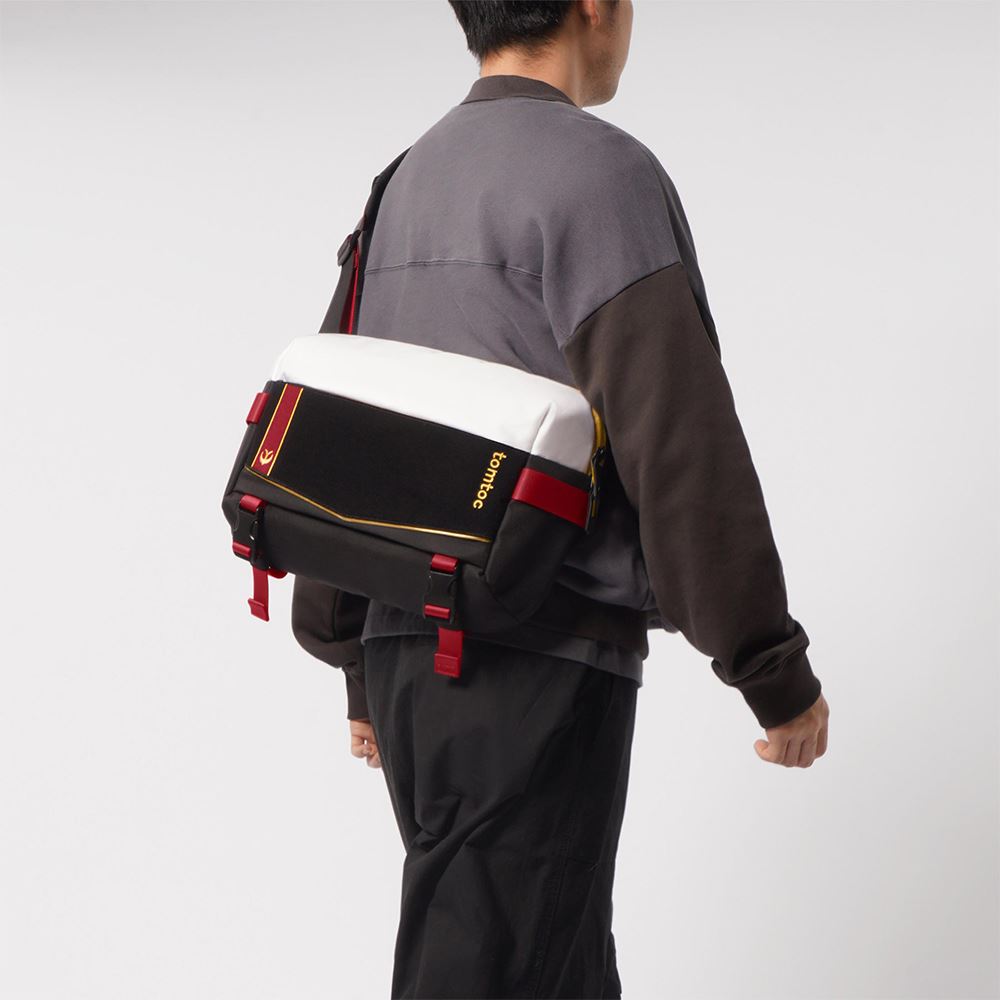Túi đeo chéo Tomtoc Royal Order Sling Bag T21L1D1MH Màu Đen