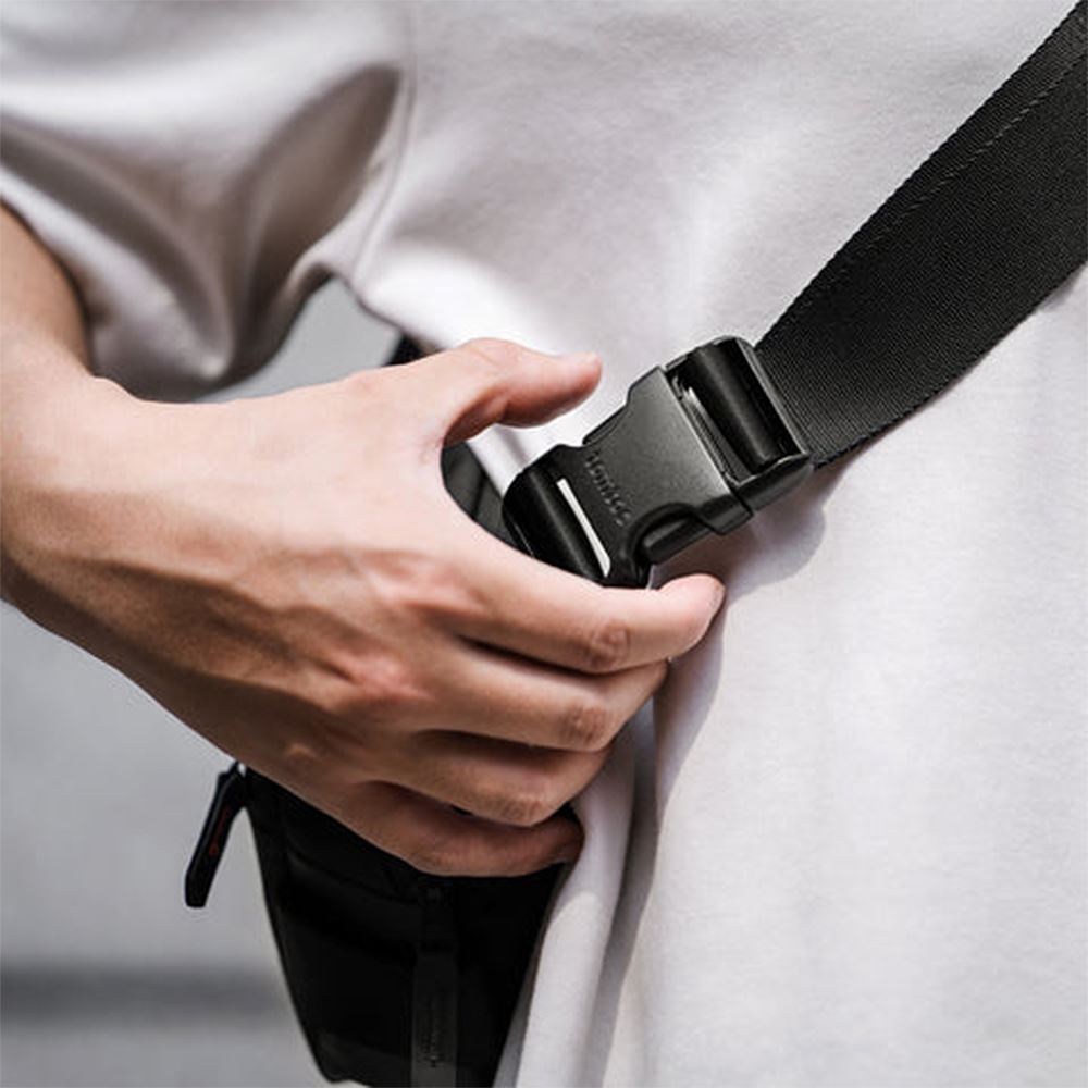 Túi đeo chéo Tomtoc Lightweight Cordura Sling Bag T21S1D1 Màu Đen