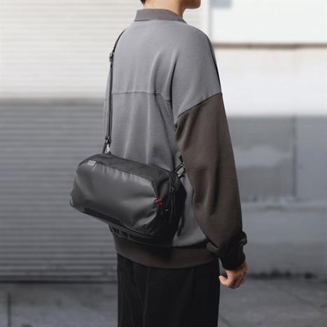 Túi đeo chéo Tomtoc Arccos Carrying Bag G47M1D1 Màu Đen