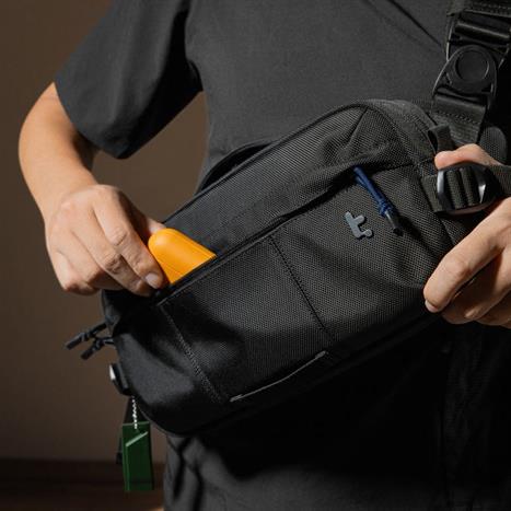 Túi đeo chéo Tomtoc Wander-T26 Daily Sling T26S1D1 Màu Đen