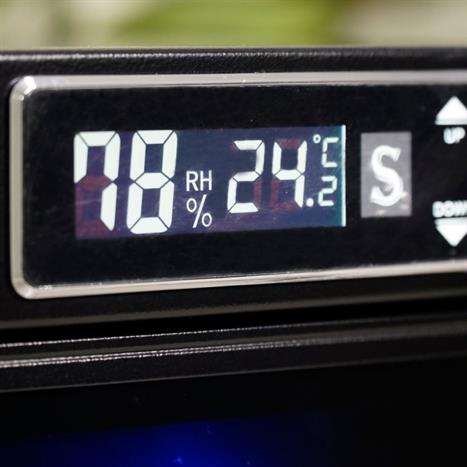 Tủ chống ẩm FujiE DHC040 40 lít Màu Đen