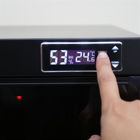 Tủ chống ẩm FujiE DHC100 100 lít Màu Đen