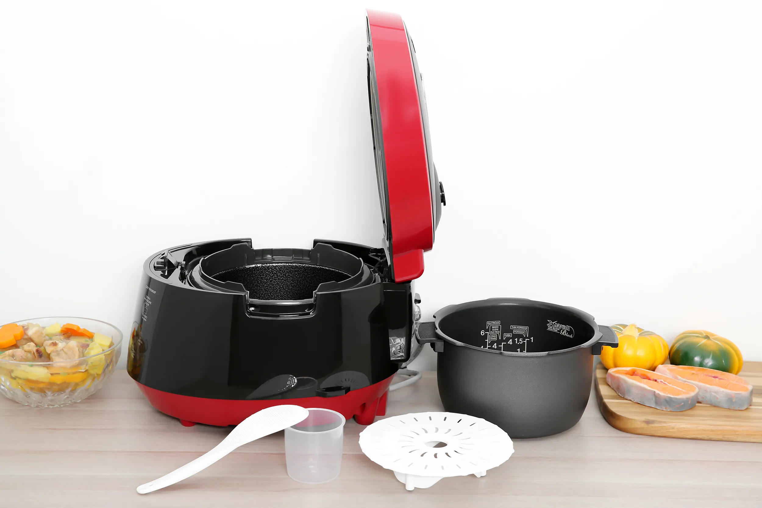 Nồi cơm điện tử áp suất Cuckoo 1.08 lít CRP-PK0600F/BKRDVN Màu Đen - Đỏ