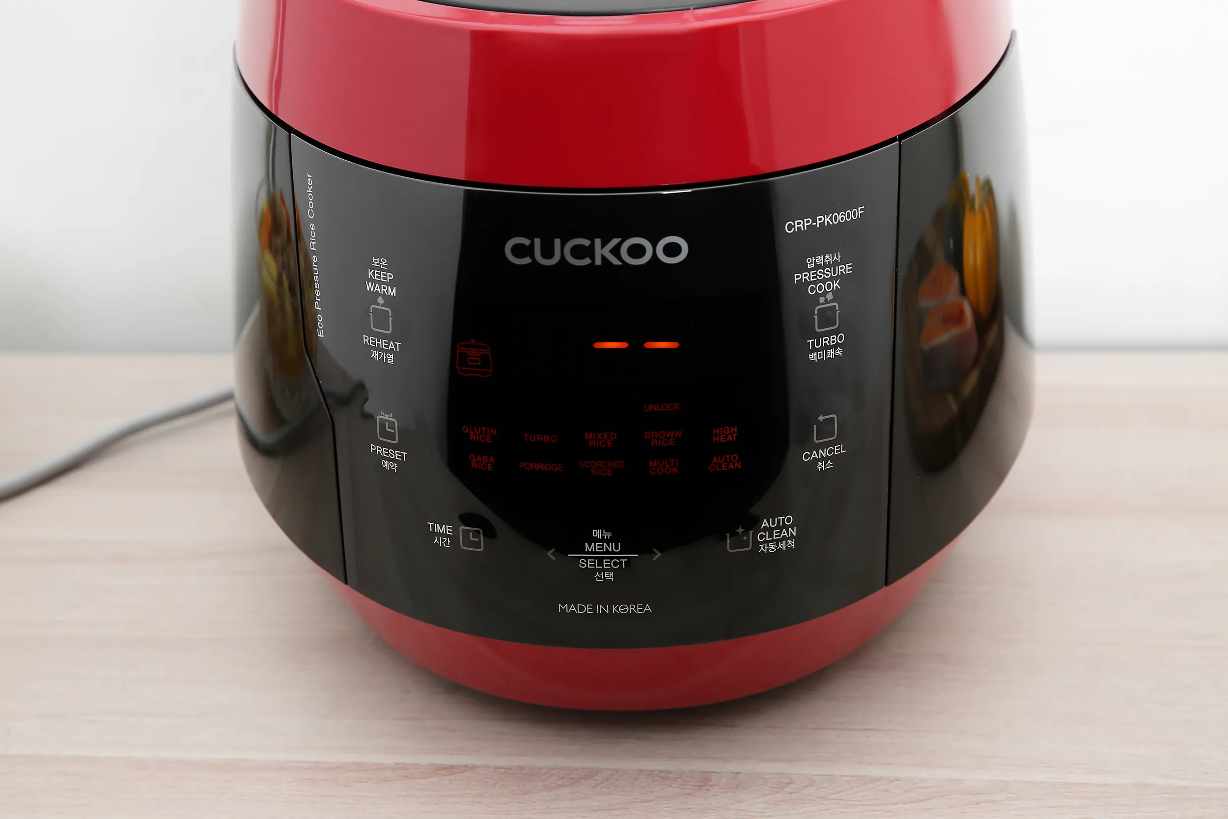 Nồi cơm điện tử áp suất Cuckoo 1.08 lít CRP-PK0600F/BKRDVN Màu Đen - Đỏ