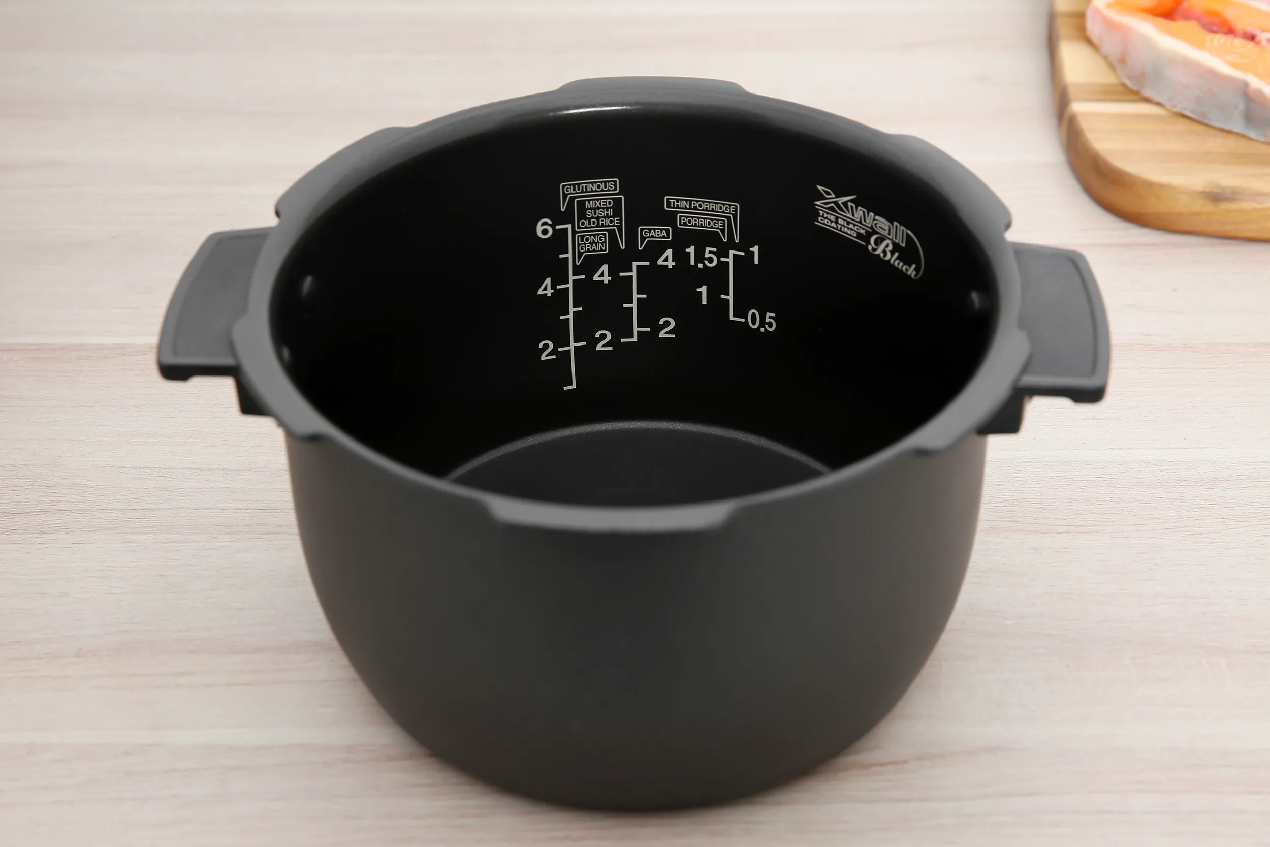 Nồi cơm điện tử áp suất Cuckoo 1.08 lít CRP-PK0600F/BKRDVN Màu Đen - Đỏ