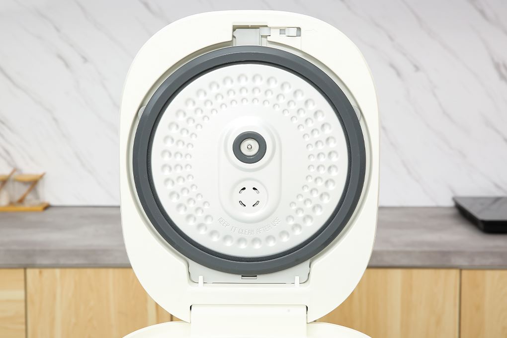 Nồi cơm điện tử Toshiba 1.8 lít RC-18DR4TVN(W) - Trắng Màu Trắng