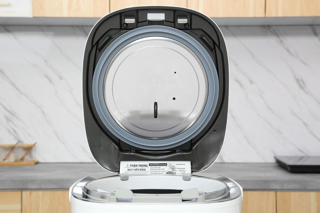 Nồi cơm áp suất cao tần Toshiba 1.8 lít RC-18VXWVN(W) Màu Trắng