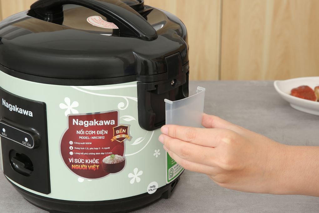 Nồi cơm nắp gài Nagakawa 1.2 lít NRC3812 Màu Xanh lá