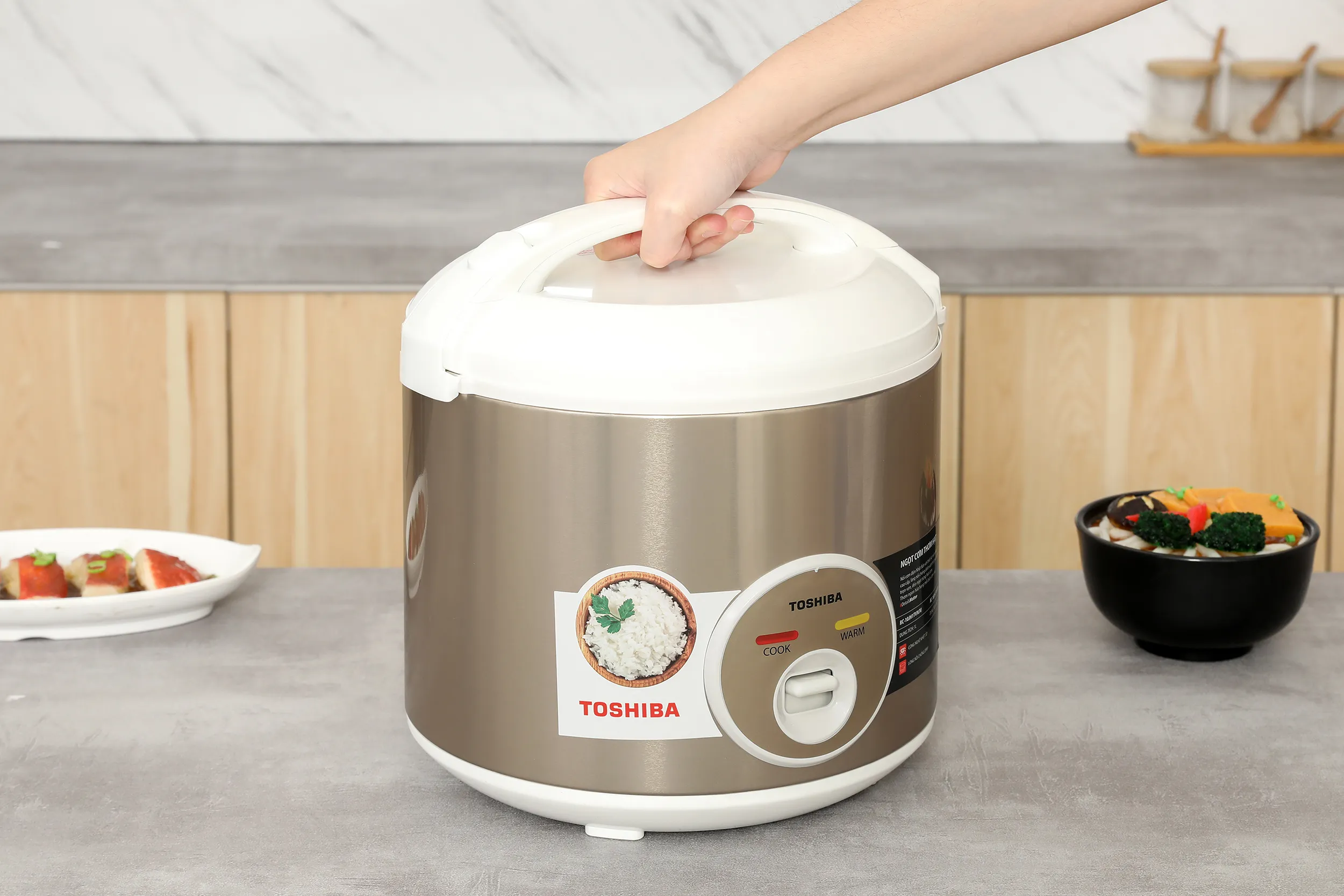 Nồi cơm nắp gài Toshiba 1 lít RC-10JH1TVN(N) Màu Trắng - Vàng