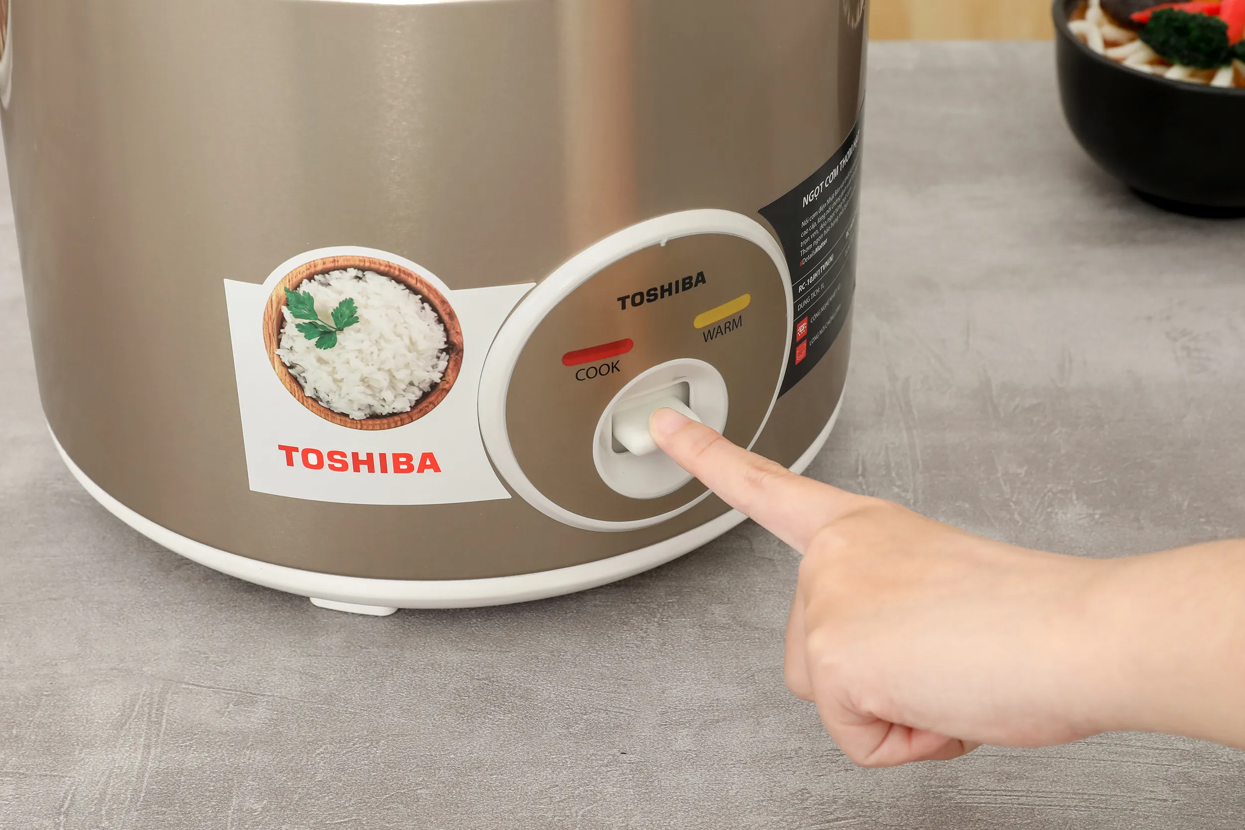 Nồi cơm nắp gài Toshiba 1 lít RC-10JH1TVN(N) Màu Trắng - Vàng