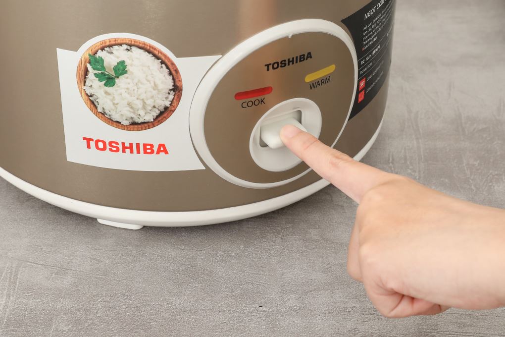 Nồi cơm nắp gài Toshiba 1.8 lít RC-18JH1TVN(N) Màu Trắng - Vàng