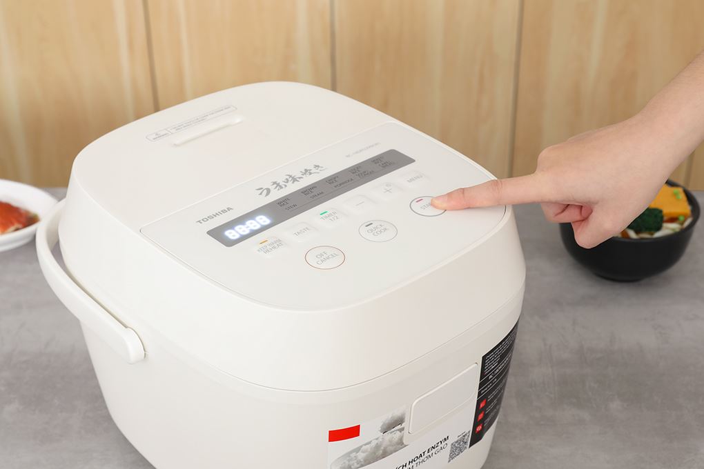 Nồi cơm điện tử Toshiba 1.8 lít RC-18DR5UVN(W) Màu Trắng