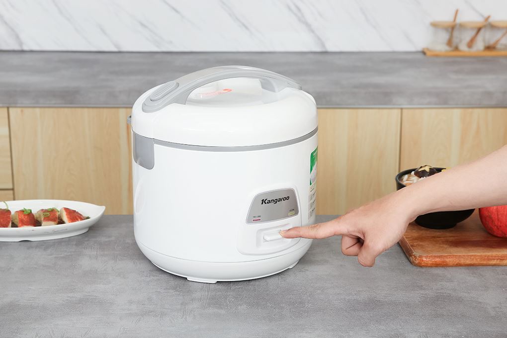 Nồi cơm nắp gài Kangaroo 1.8 lít KGRC18M8 Màu Trắng