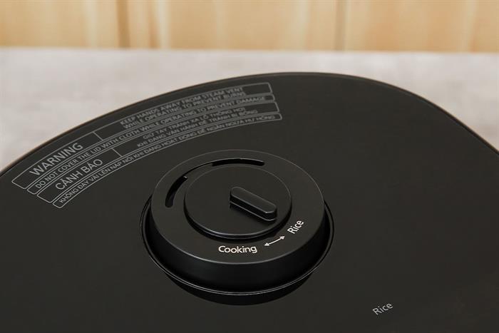 Nồi cơm điện tử Panasonic 1.8 lít SR-DM184KRA Màu Đen