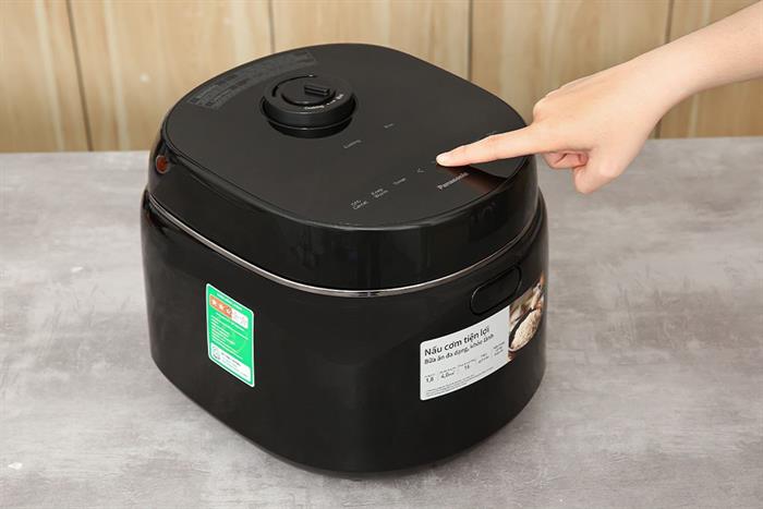 Nồi cơm điện tử Panasonic 1.8 lít SR-DM184KRA Màu Đen