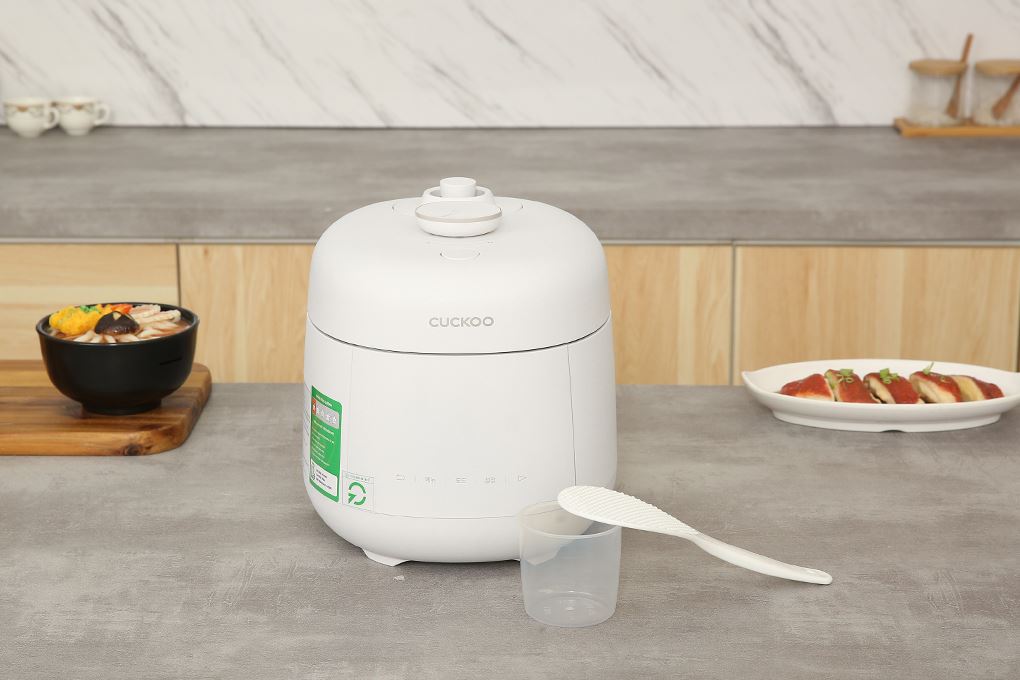 Nồi cơm điện tử áp suất Cuckoo 0.54 lít CRP-T0310FGW Màu Trắng