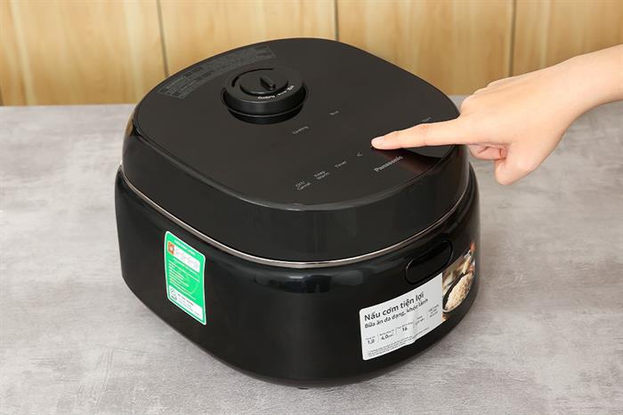 Nồi cơm điện tử Panasonic 1 lít SR-DM104KRA Màu Đen