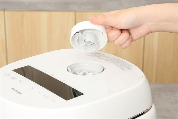 Nồi cơm điện tử Panasonic 1 lít SR-DK104WRA Màu Trắng