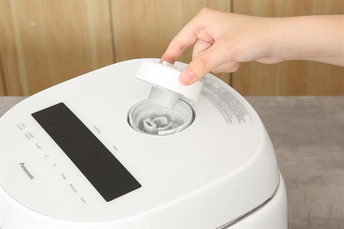 Nồi cơm điện tử Panasonic 1.8 lít SR-DK184WRA Màu Trắng