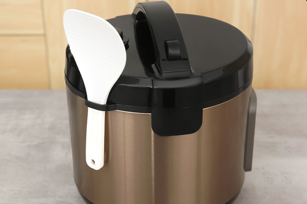 Nồi cơm nắp gài Kangaroo 1.2 lít KGRC12M3 Màu Đen - Vàng đồng