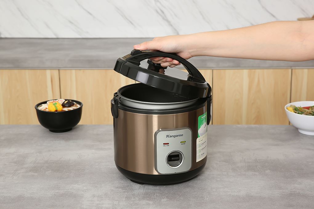 Nồi cơm nắp gài Kangaroo 1.2 lít KGRC12M3 Màu Đen - Vàng đồng