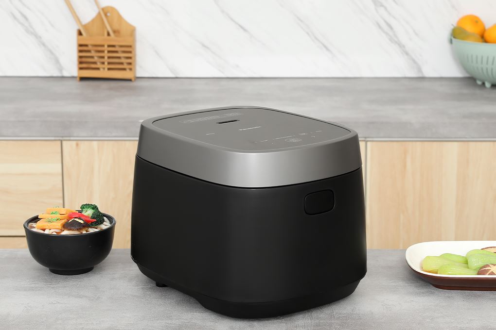 Nồi cơm cao tần Panasonic 1.5 lít SR-HN151KRA Màu Đen