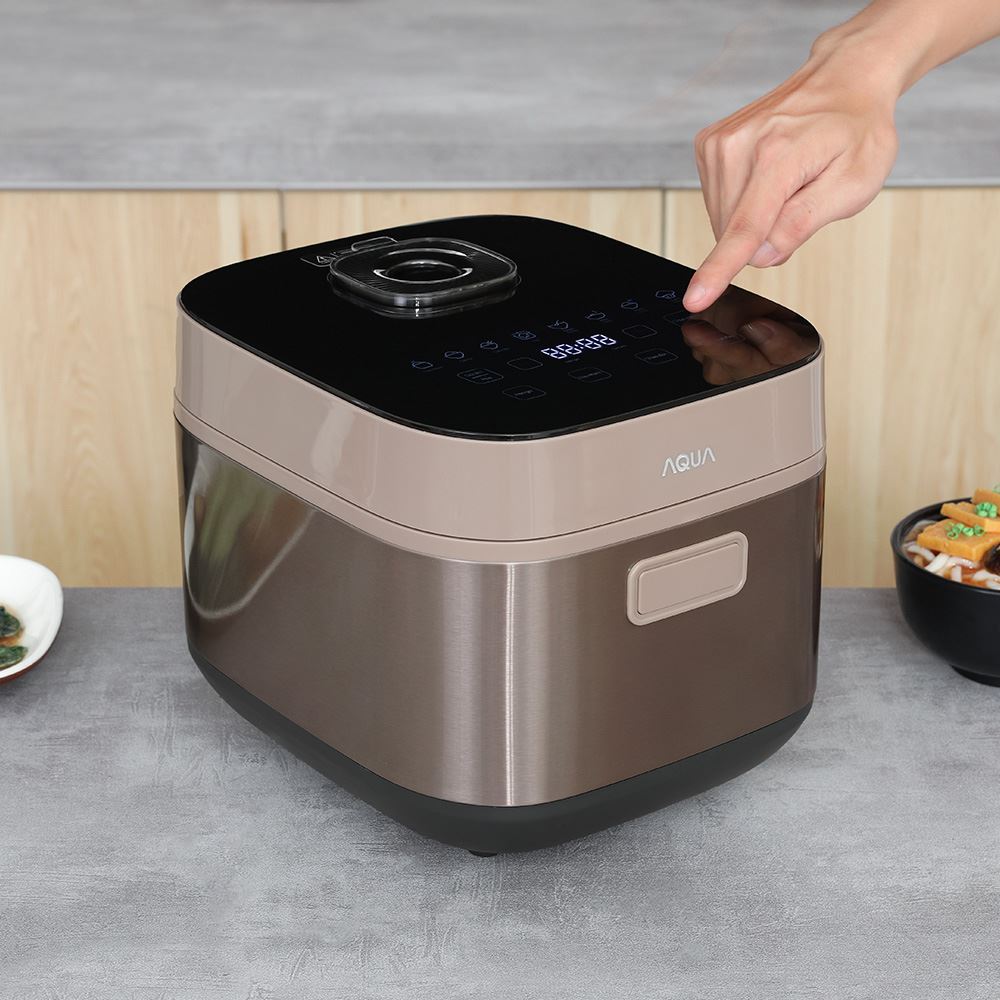 Nồi cơm điện tử AQUA 1.5 lít AQS-RBC401R(N)-VN Màu Vàng đồng
