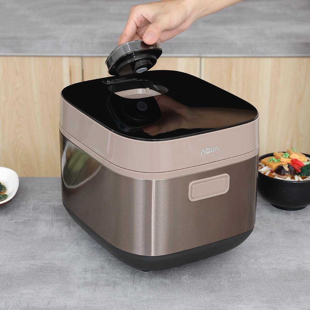 Nồi cơm điện tử AQUA 1.5 lít AQS-RBC401R(N)-VN Màu Vàng đồng
