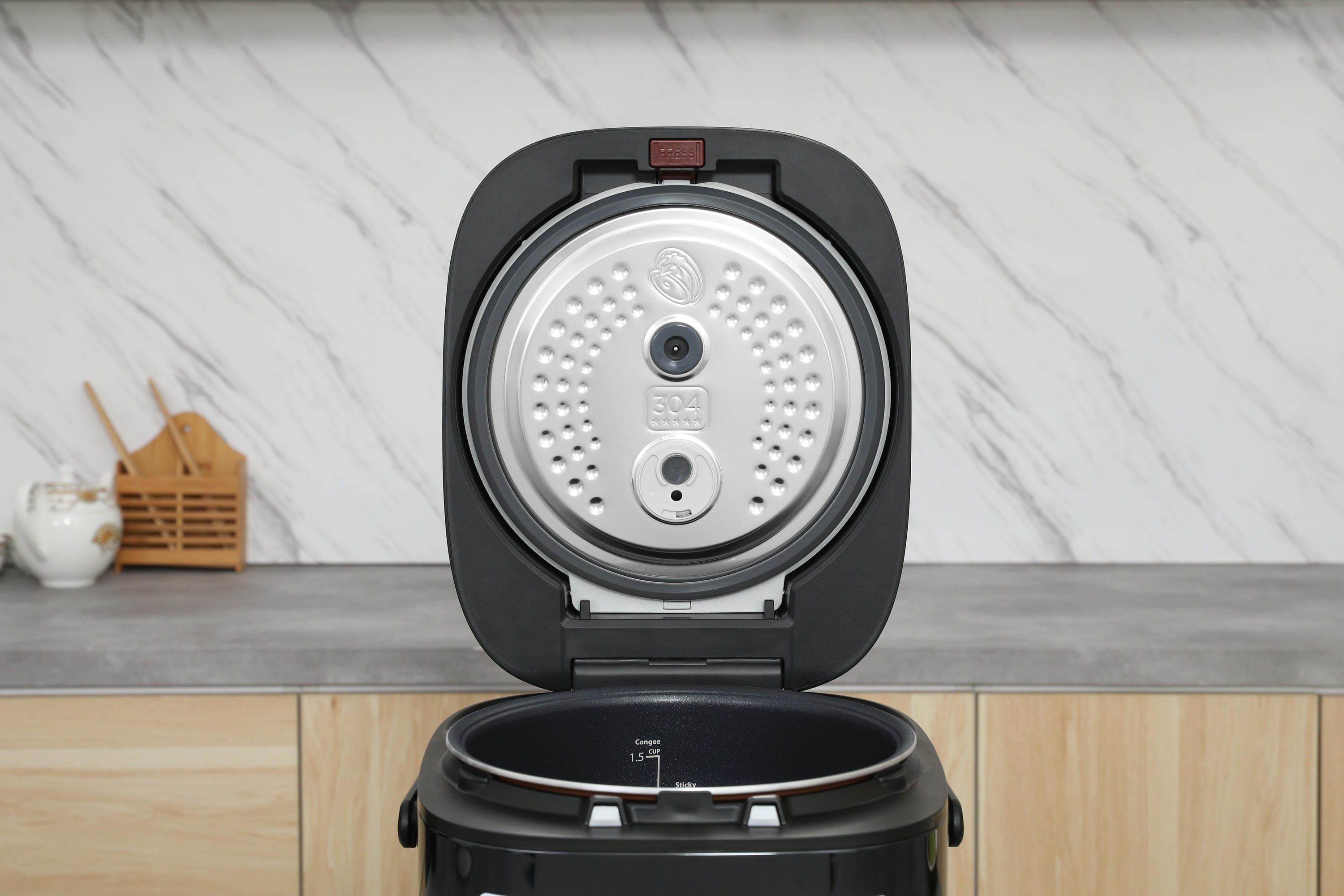 Nồi cơm cao tần Toshiba 1.5 lít RC-15IP1UVN(K) Màu Đen