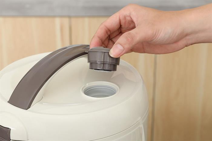 Nồi cơm nắp gài Sunhouse Mama 1.2 lít SHD8267 Màu Kem