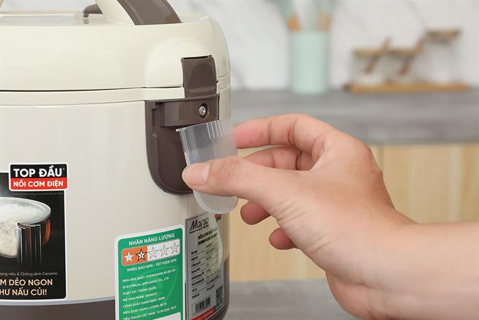 Nồi cơm nắp gài Sunhouse Mama 1.2 lít SHD8267 Màu Kem