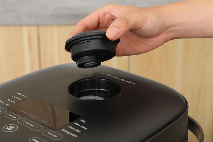 Nồi cơm điện tử Sunhouse 1.5 lít SHD8823 Màu Đen