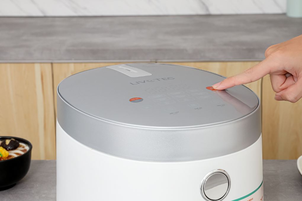 Nồi cơm điện tử Livotec 1.8 lít LRC-E8218W Màu Trắng