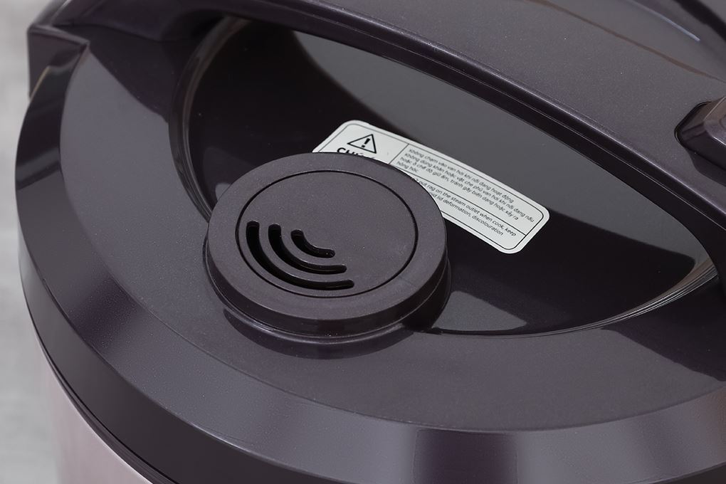 Nồi cơm nắp gài Kangaro 2.2 lít KGRC22M5G Màu Tím